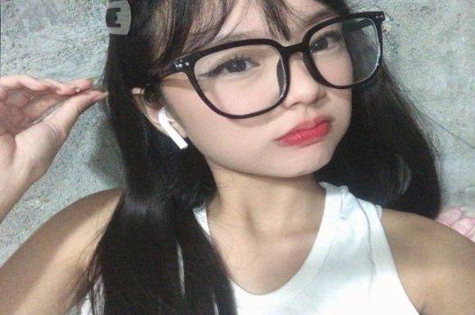Giáng sinh đưa bạn thân vào cuộc chơi nóng bằng clip riêng tư